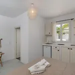 Apartment Thalassopetra In Agia Kyriaki Agia Kiriaki Beach (Milos)