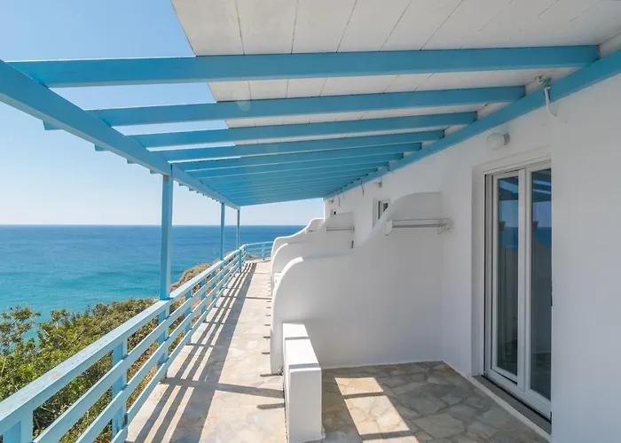 Thalassopetra In Agia Kyriaki